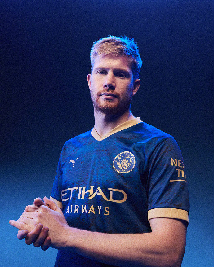 状态不佳！詹姆斯半场9投2中仅得4分，湖人领先9分