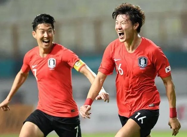 里程碑，亚泰37岁前锋谭龙已在中超出战200场比赛